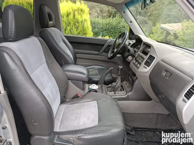 2002 Mitsubishi Pajero