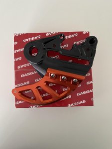 Zastita zadnjeg diska sa nosacem Husqvarna/KTM/GasGas