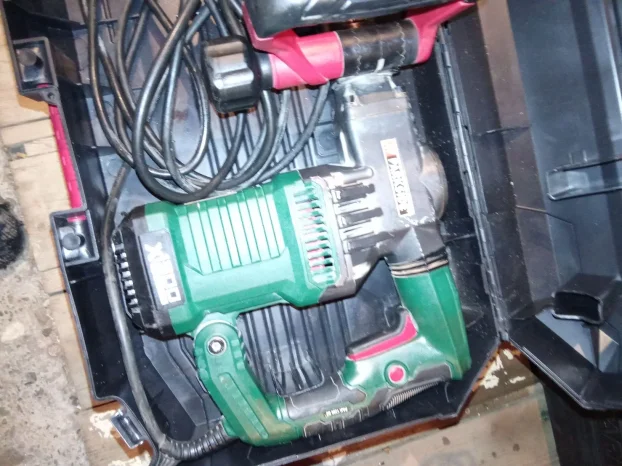 Buselica i hilti hamer