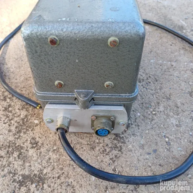 Industrijski pretvarač napona od 220 na 12 v