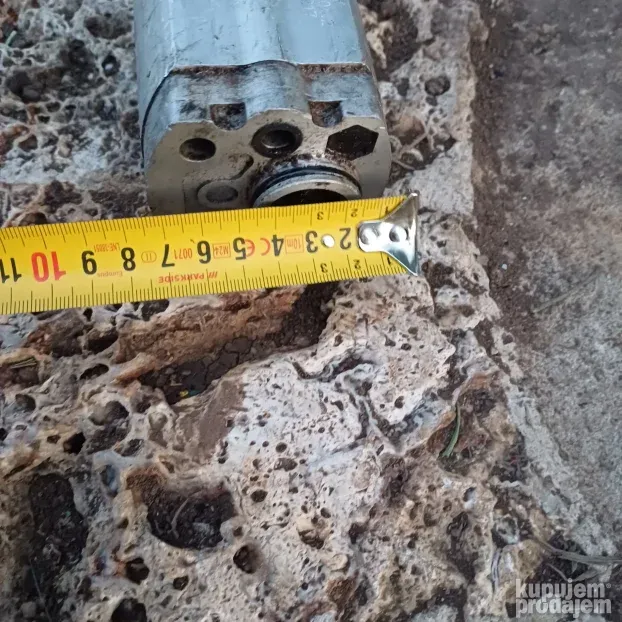 Manja hidraulična pumpa