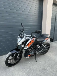 KTM duke 125