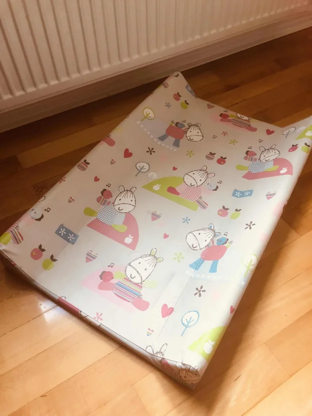 Podloga za presvlačenje bebe tvrda 80x50