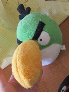 Zeleni crni bomba angry birds pecaju na Dunavu