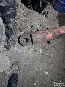 Jednosmerni hidraulicni cilindar