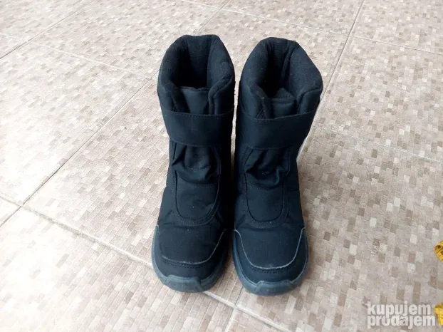Decathlon nepromocive cizme broj 35