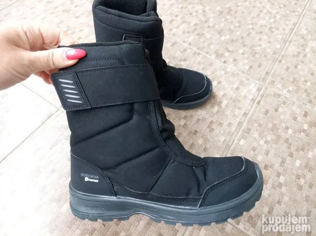 Decathlon nepromocive cizme broj 35