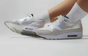 NIKE W AIR MAX 1 AMD La Ville Lumiere ~ 37.5