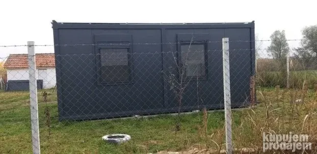 Plac od 3014m2 sa objektom u Novom Bečeju!