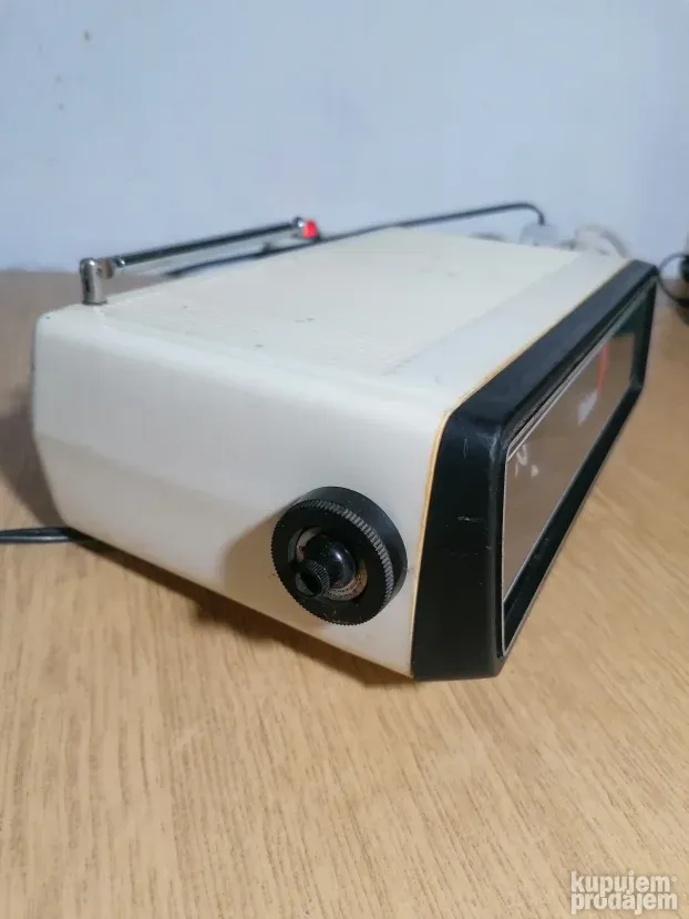Flip sat radio Weiner