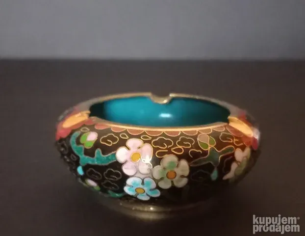 Stara Kloazon pepeljara, crne boje, Nekoriscena!