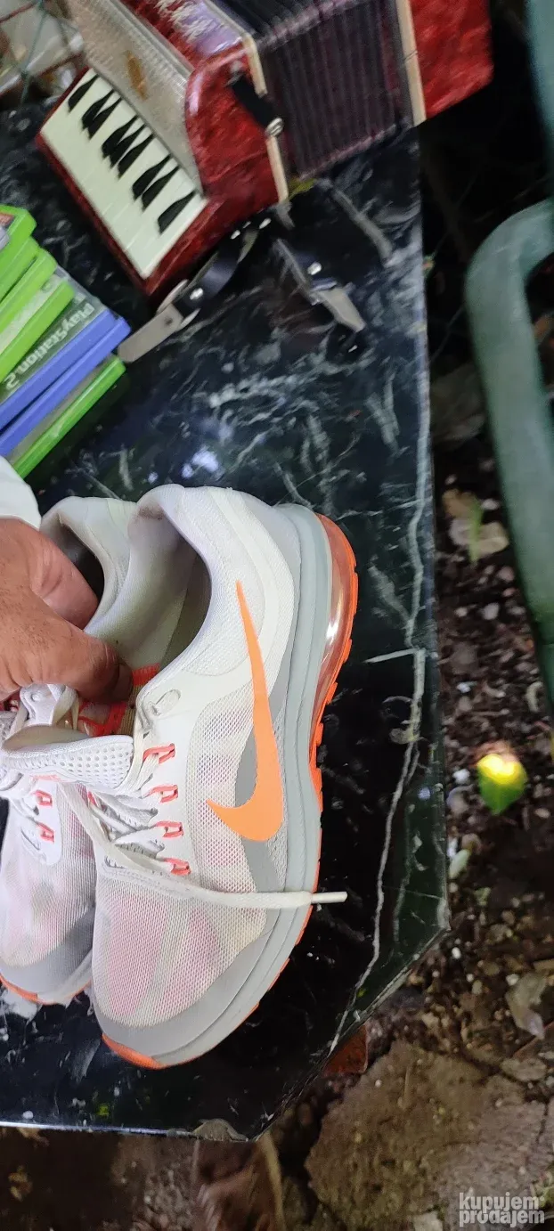 patike zenske nike br.40