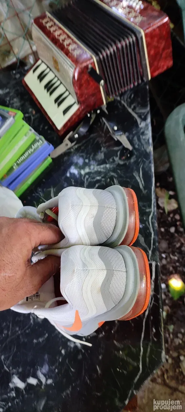 patike zenske nike br.40
