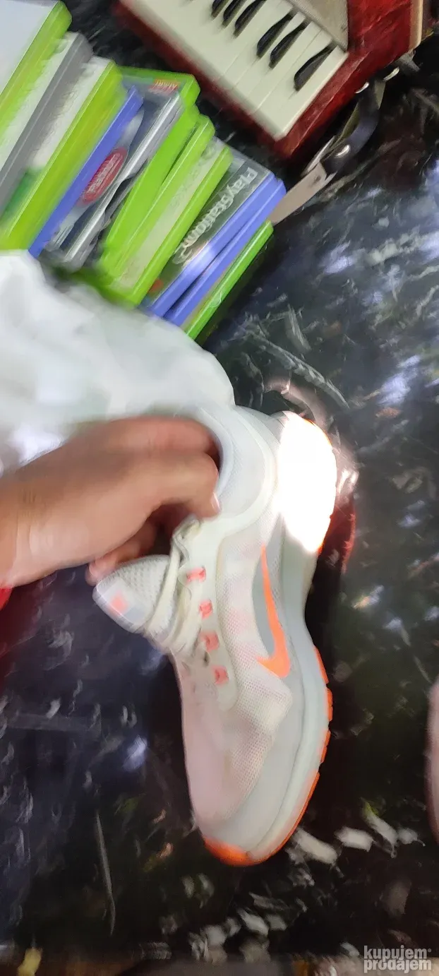 patike zenske nike br.40