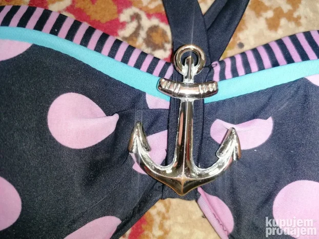 lot  od 4 gornjih kupacih kostima