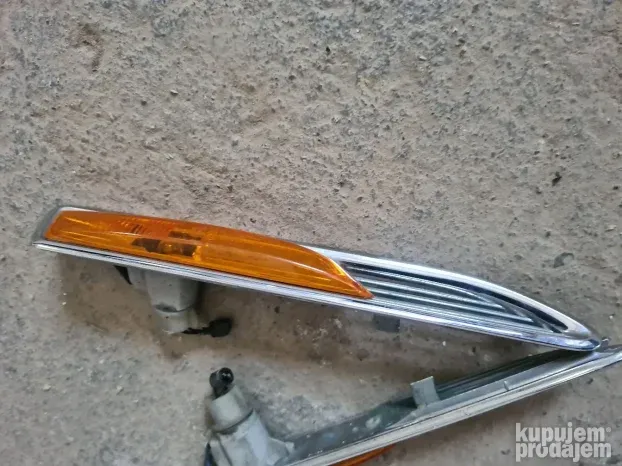 Ford mondeo 2007-2011 levi i desni migavac u krilu