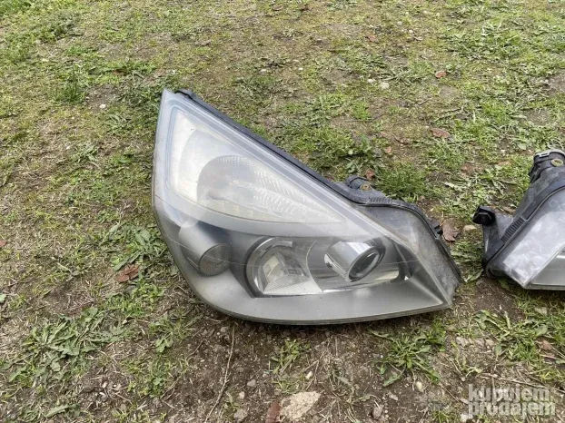 Renault espace xenon levi i desni far  od 2006
