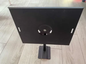 Metalni nosač za ekran stabilan i pouzdan