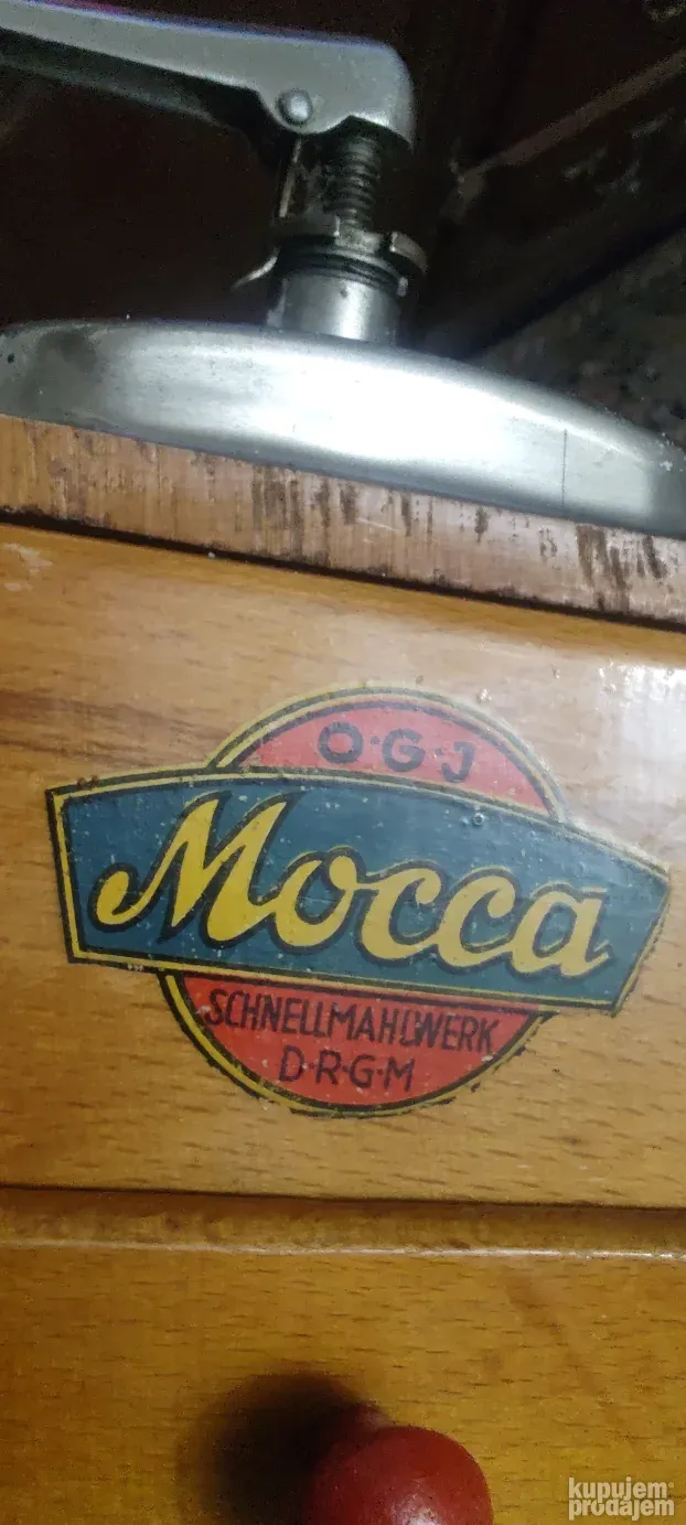 Stari mlin za ručno mlevenje kafe