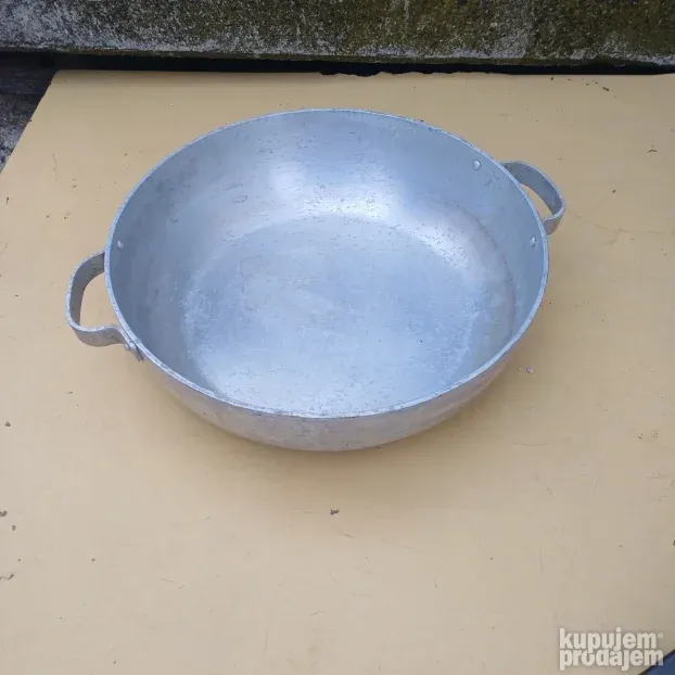Stara aluminijumska posuda 3