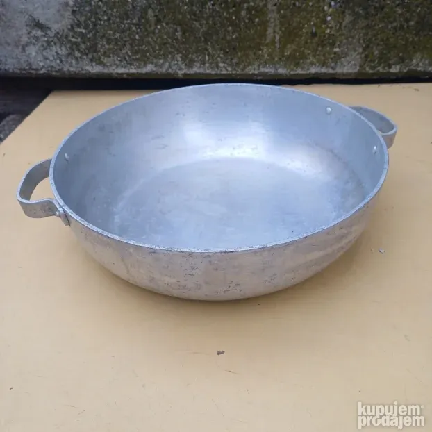 Stara aluminijumska posuda 3
