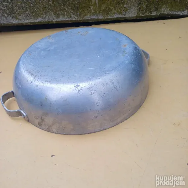 Stara aluminijumska posuda 3