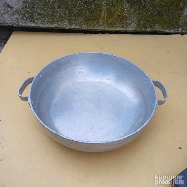 Stara aluminijumska posuda 3