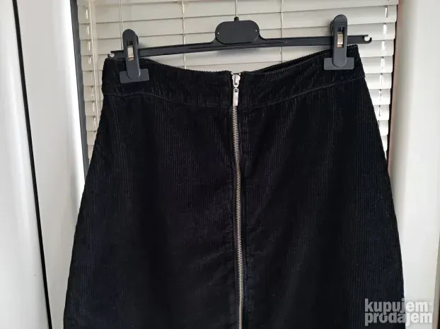 Crna somot suknja sa zipom vel S