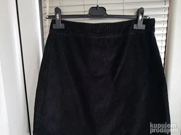 Crna somot suknja sa zipom vel S