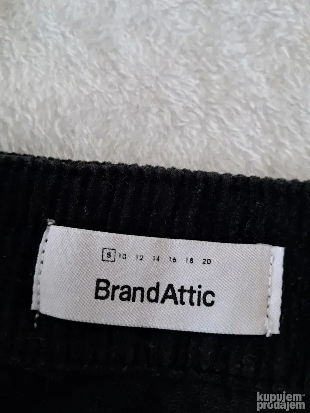 Crna somot suknja sa zipom vel S