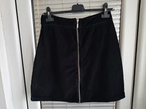 Crna somot suknja sa zipom vel S