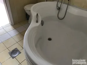 izdajem sobu,nema komunalija