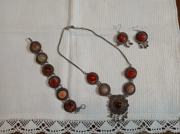 Set ogrlica, narukvica i minđuše