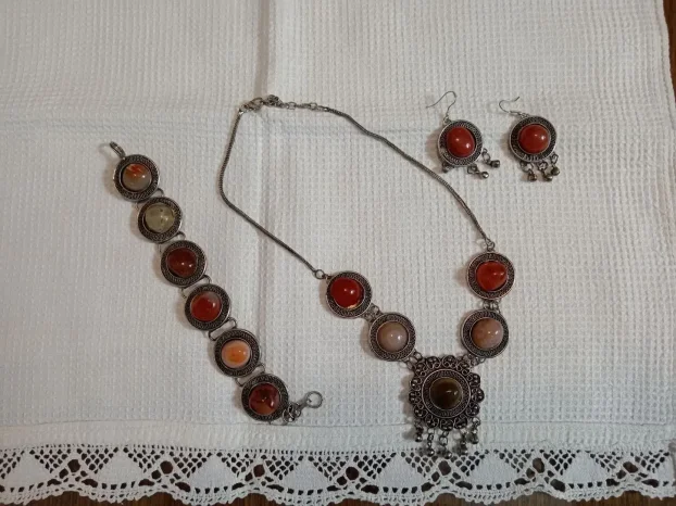 Set ogrlica, narukvica i minđuše