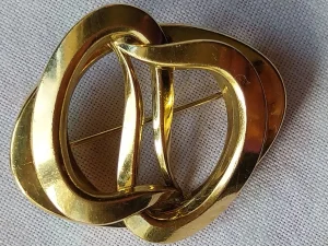 Stari brendirani broš,pozlata