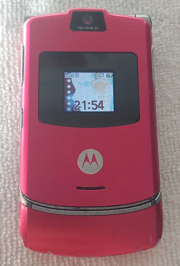 Motorola V3 sim free punjac Srpki meni