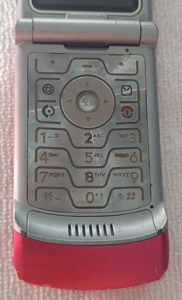 Motorola V3 sim free punjac Srpki meni