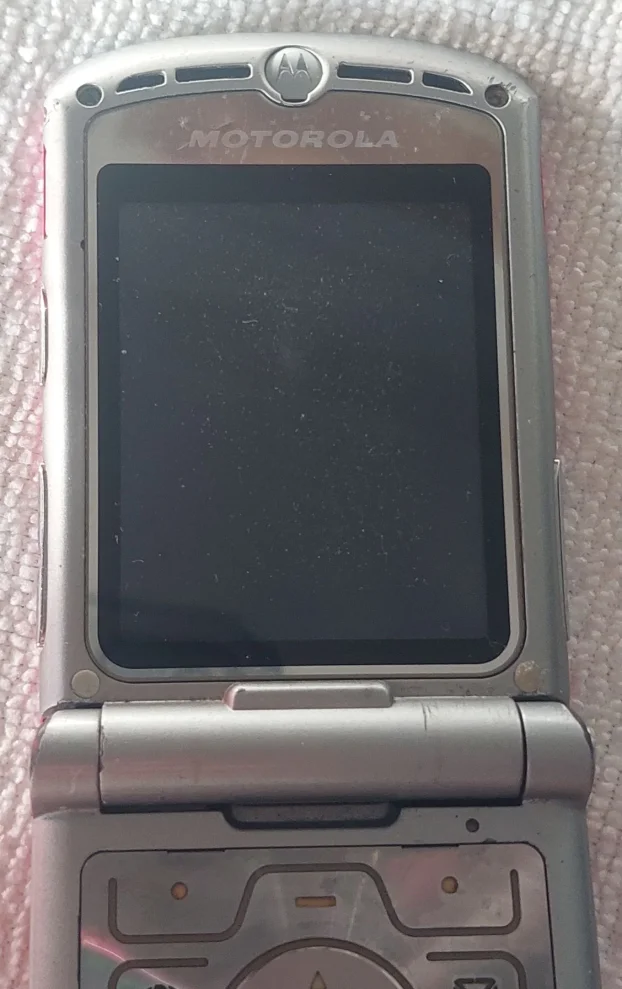 Motorola V3 sim free punjac Srpki meni