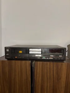 Na prodaju casetdeck Technics M235X