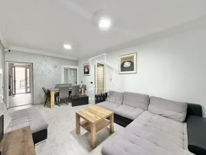 Dositejeva, Opština Zemun, 5+ petosobna, 324 m²
