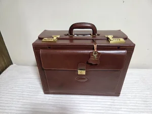 Prelepa poslovna kožna torba