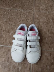 Adidas patike broj 31 za devojcicu
