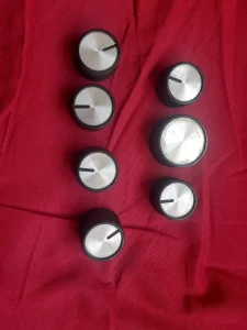 8. Dugmad za potenciometre za osovinu fi 6