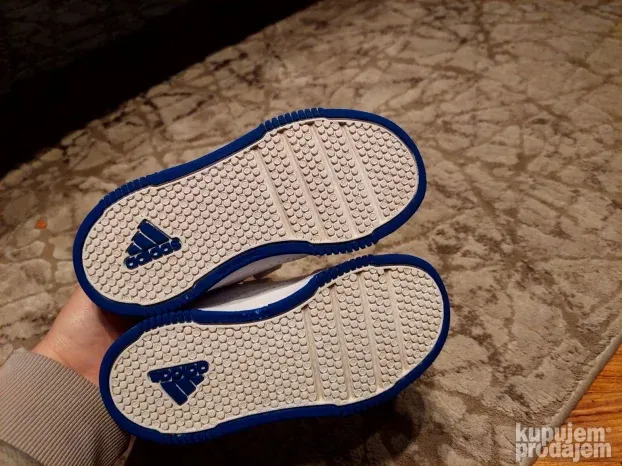 Odlicne adidas patike broj 27 za decaka