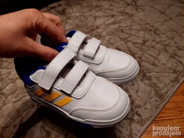 Odlicne adidas patike broj 27 za decaka
