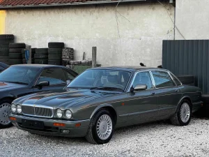Jaguar XJ