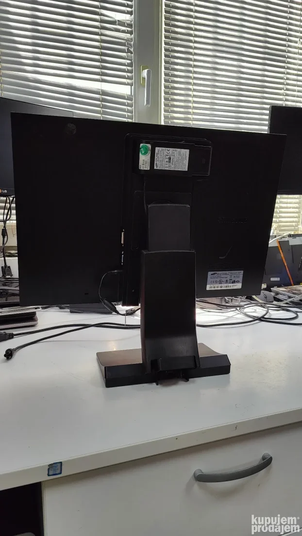 Samsung 24" monitor 1920x1200px odličan model S24C650