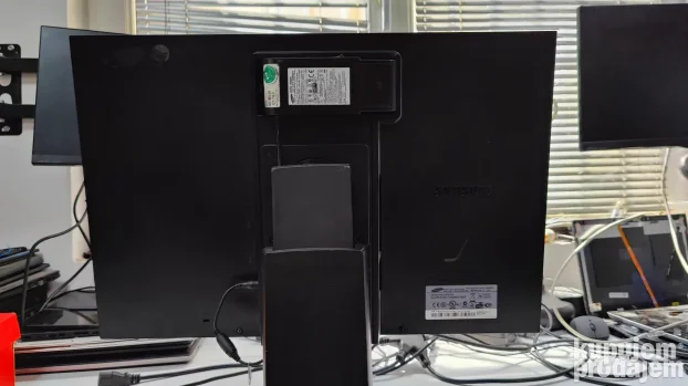 Samsung 24" monitor 1920x1200px odličan model S24C650