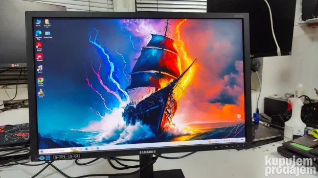 Samsung 24" monitor 1920x1200px odličan model S24C650