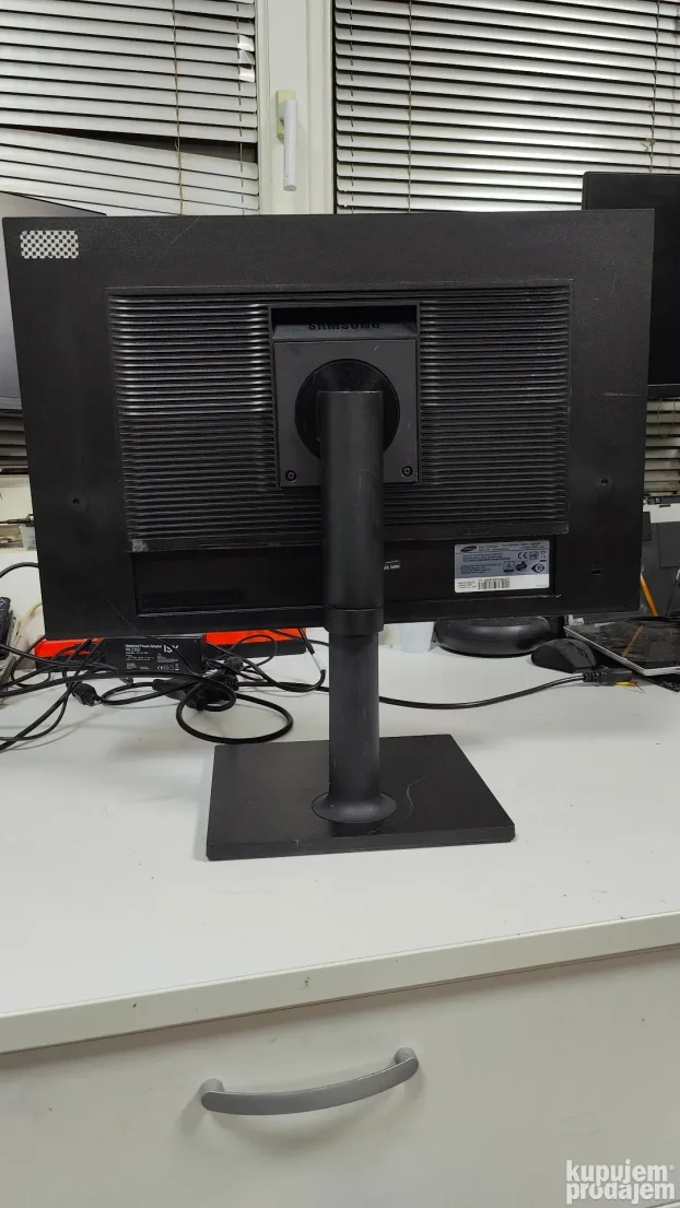 Samsung 24" monitor 1920x1200px odličan model S24C650